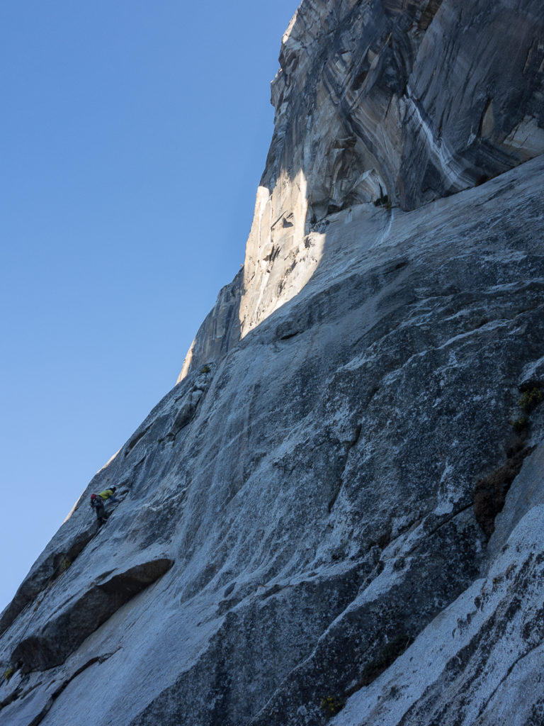 Max im 5.11c Move nach dem Heart Ledges. Der Monster off-with leuchtet in der Morgensonne.