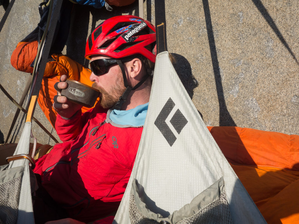 Kaffee trinken und chillen, am Stand vor dem Enduro Corner.