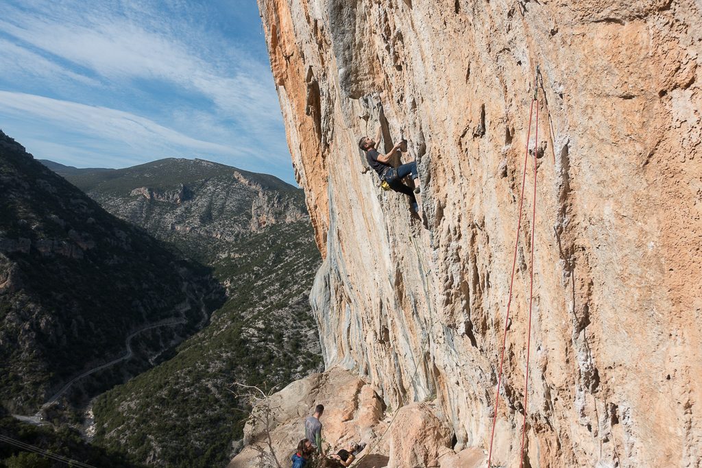 Christoph in Kneebaropoulos 7a+, Elona