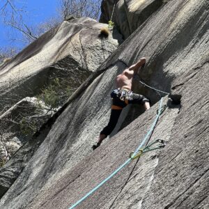 Mustang Crack Climbing Cadarese